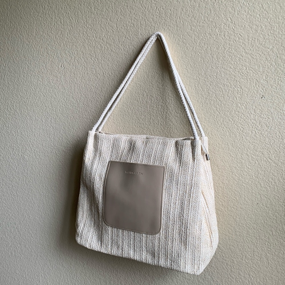 Lightweight | Woven |